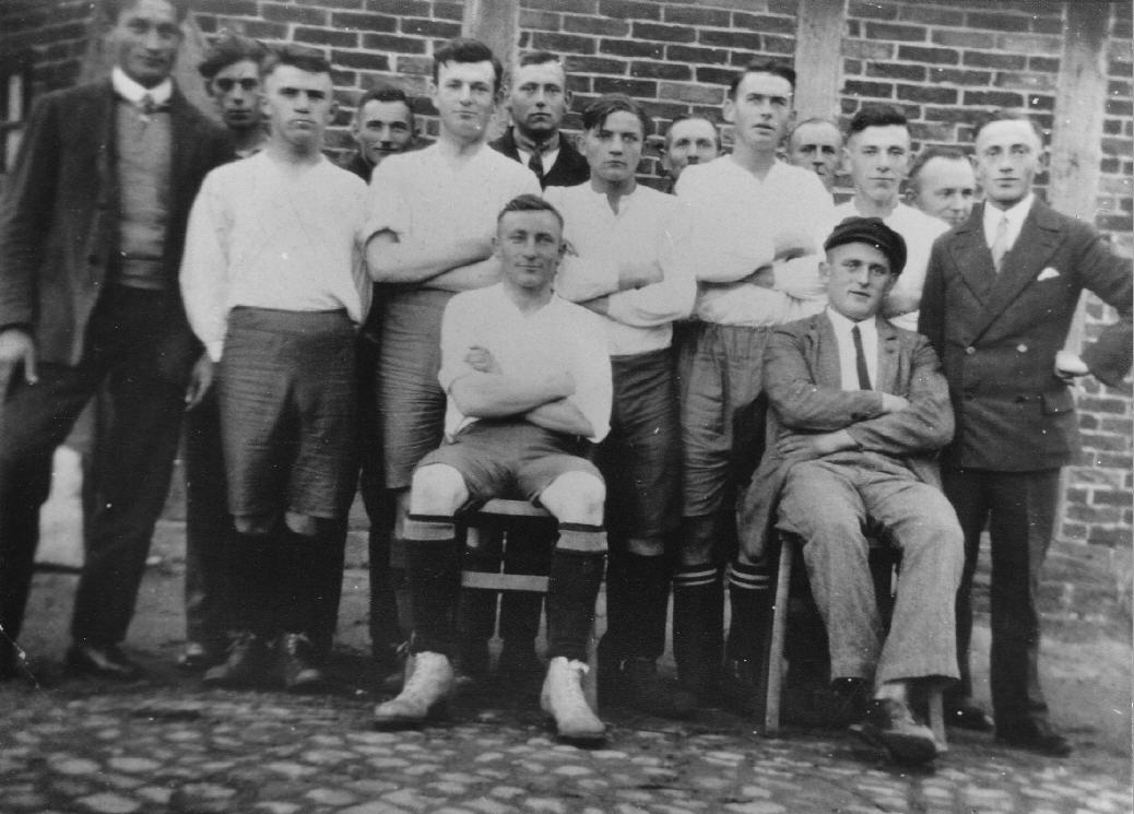 1932